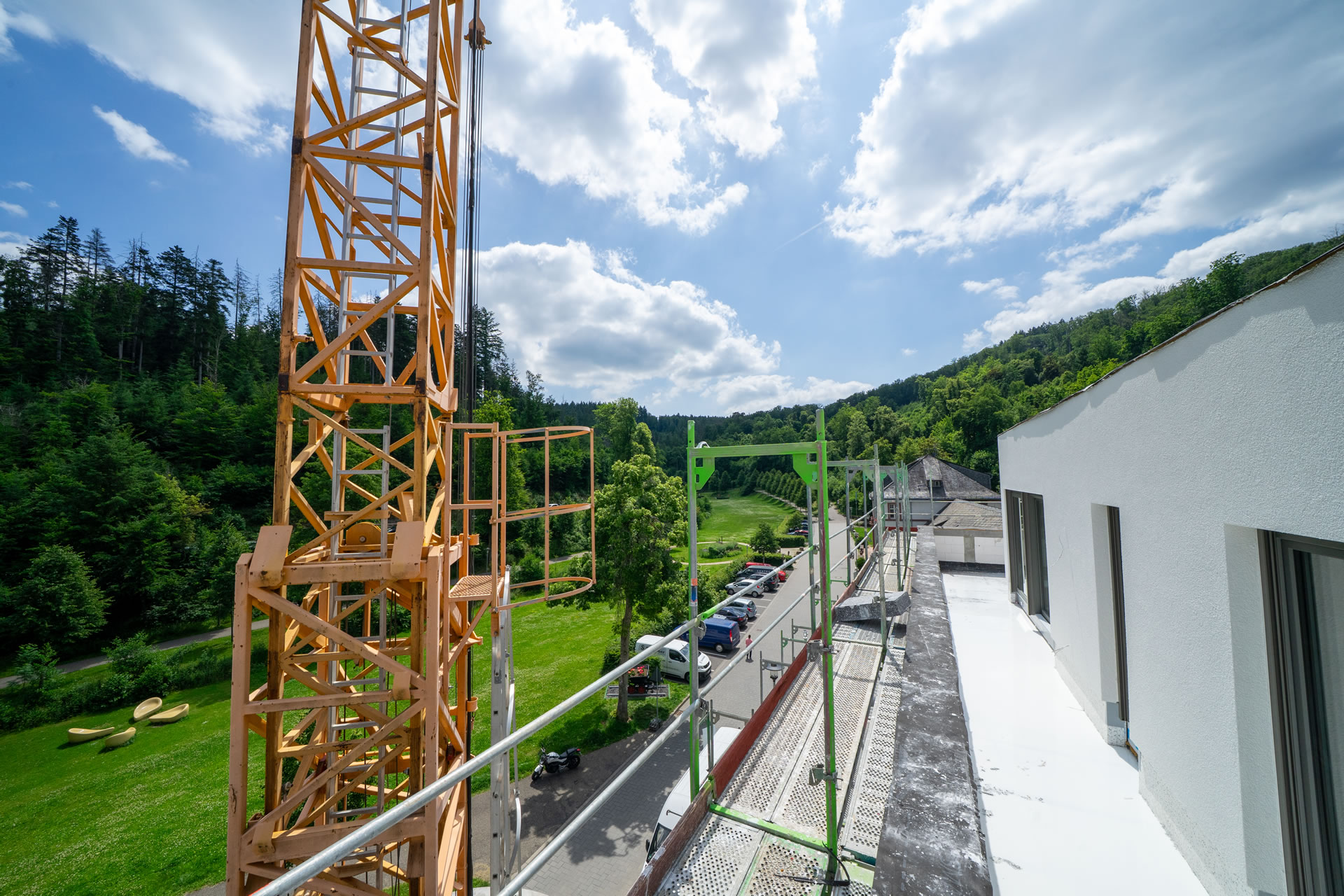 Blick von Haus 2 zur Minigolfanlage